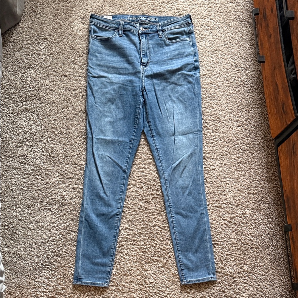 American Eagle Super High-Rise Medium Wash Jeggings